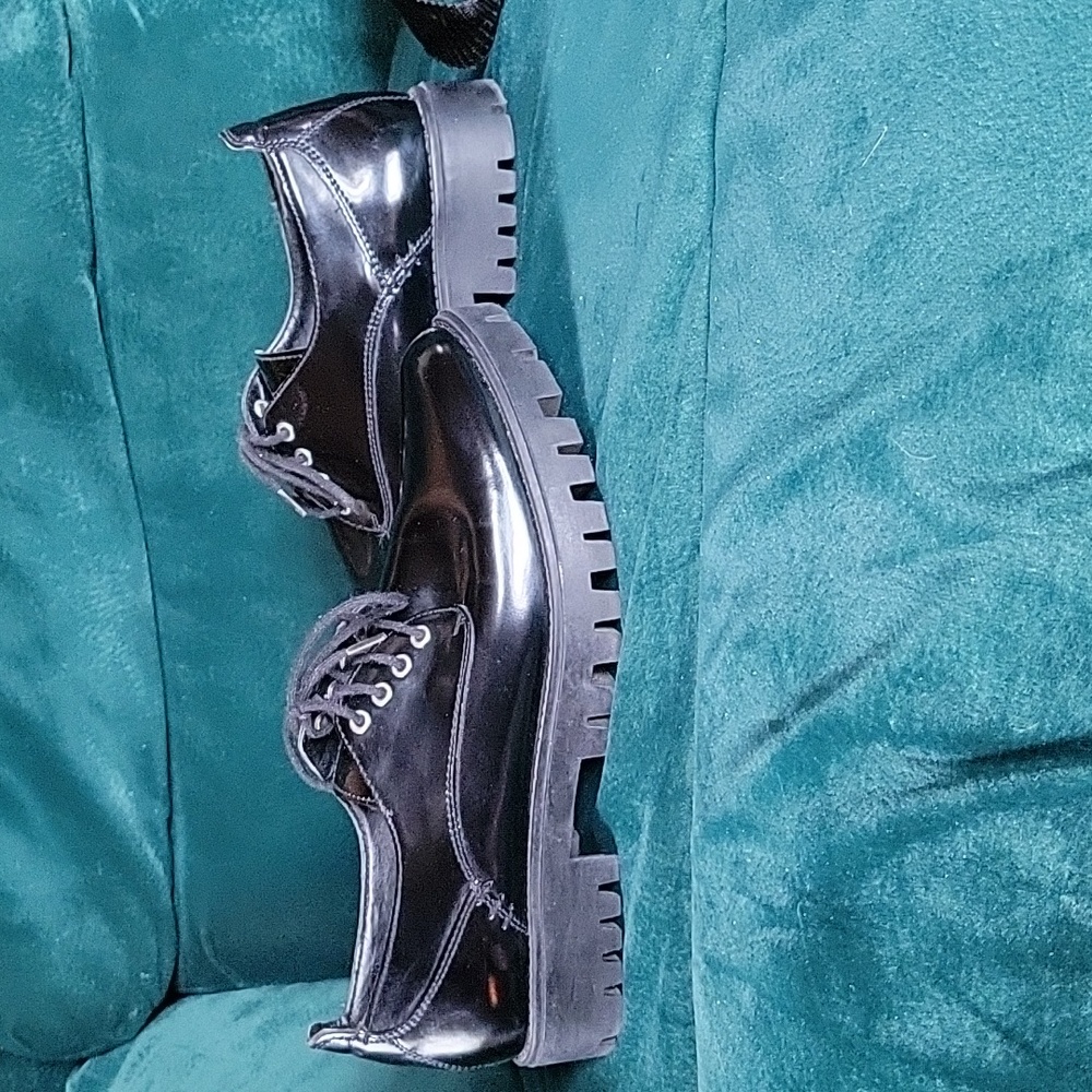 Like New Flashy black shoes - Picture 3 of 4